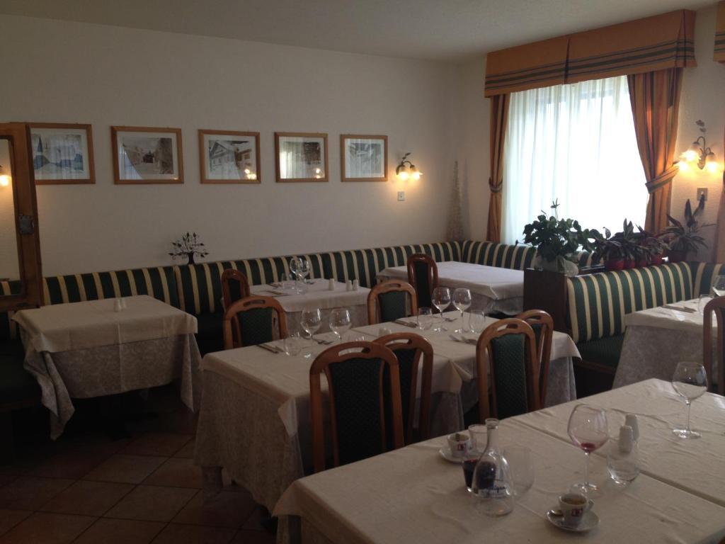 Hotel Ristorante Genzianella มาดอนนาดีกัมปิโญ ภายนอก รูปภาพ